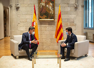 pedro-sanchez-pere-aragones-mesa-dialogo-15092021.jpg