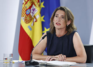 la-vicepresidenta-tercera-del-gobierno-y-ministra-para-la-transicion-ecologica-y-el-reto-demografico-teresa-ribera.jpg