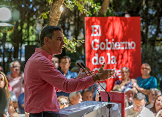 pedro-sanchez-visita-barrio-de-pino-montano-en-sevilla-en-primer-acto-el-gobierno-de-la-gente.jpg