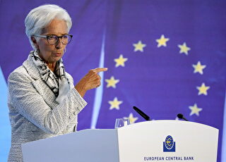 lagarde-08-09.jpg