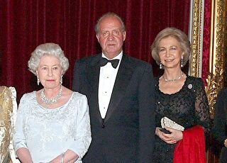 reyes-juan-carlos-sofia-reina-isabel-ii.jpg