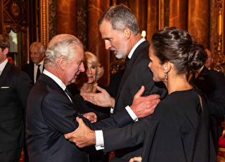 felipe-letizia-carlos-recepcion.jpg