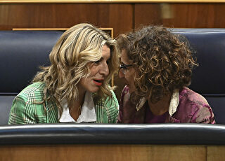 yolanda-diaz-y-maria-jesus-montero-congreso.jpg