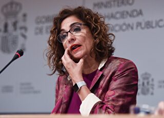 29-septiembre-2022-europapress-4712813-ministra-hacienda-funcion-publica-maria-jesus-montero-comparece-rueda.jpg