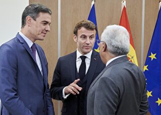sanchez-macron-costa211022.jpg