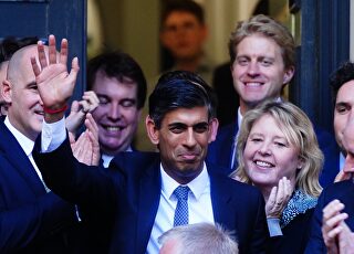 21-octubre-2022-europapress-4767077-24-october-2022-united-kingdom-london-rishi-sunak-is-congratulated-as-he.jpg