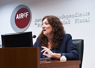 25-octubre-2022-airef-europapress-4768697-directora-division-analisis-economico-esther-gordo-mora-interviene-rueda.jpg