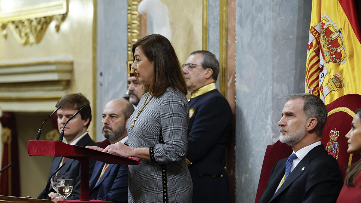 Pol mica Por El Aplauso Del Letrado Mayor Del Congreso Fernando pol-mica-por-el-aplauso-del-letrado-mayor-del-congreso-fernando