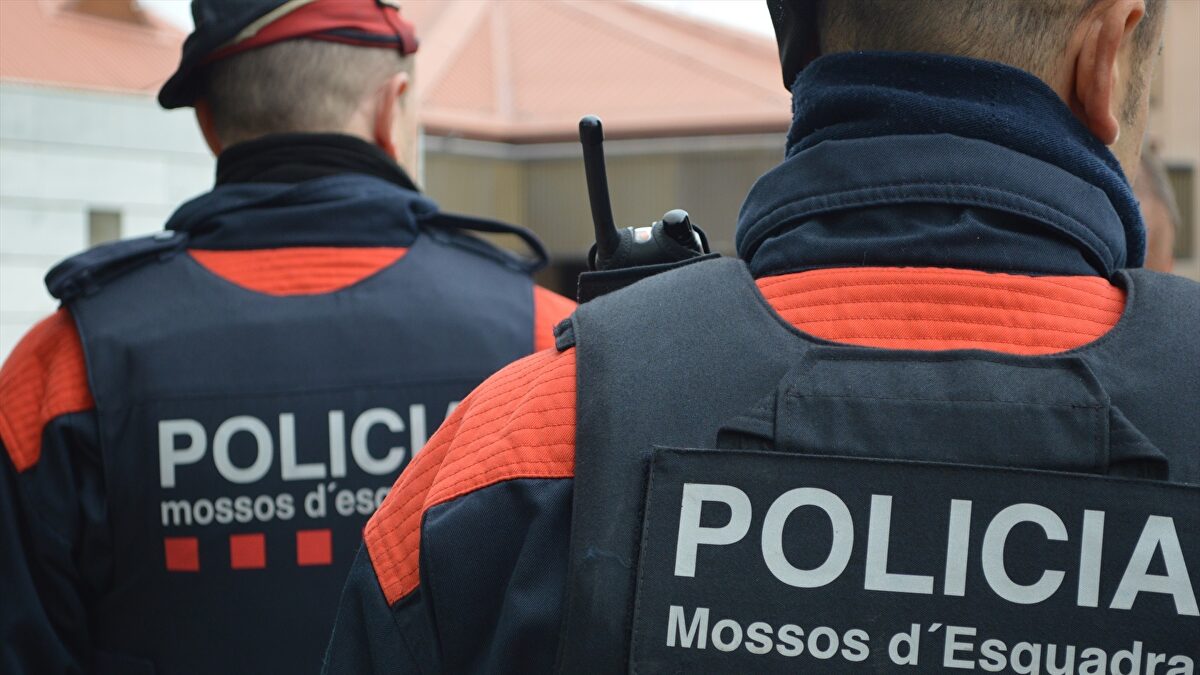Un agente de los Mossos d' Esquadra ha sido asesinado a tiros por su suegro en Lérida