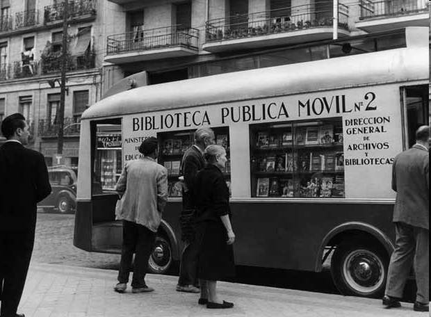 bibliobus-prestando-servicio-en-madrid-bibliobus-prestando-servicio-en-madrid.jpg