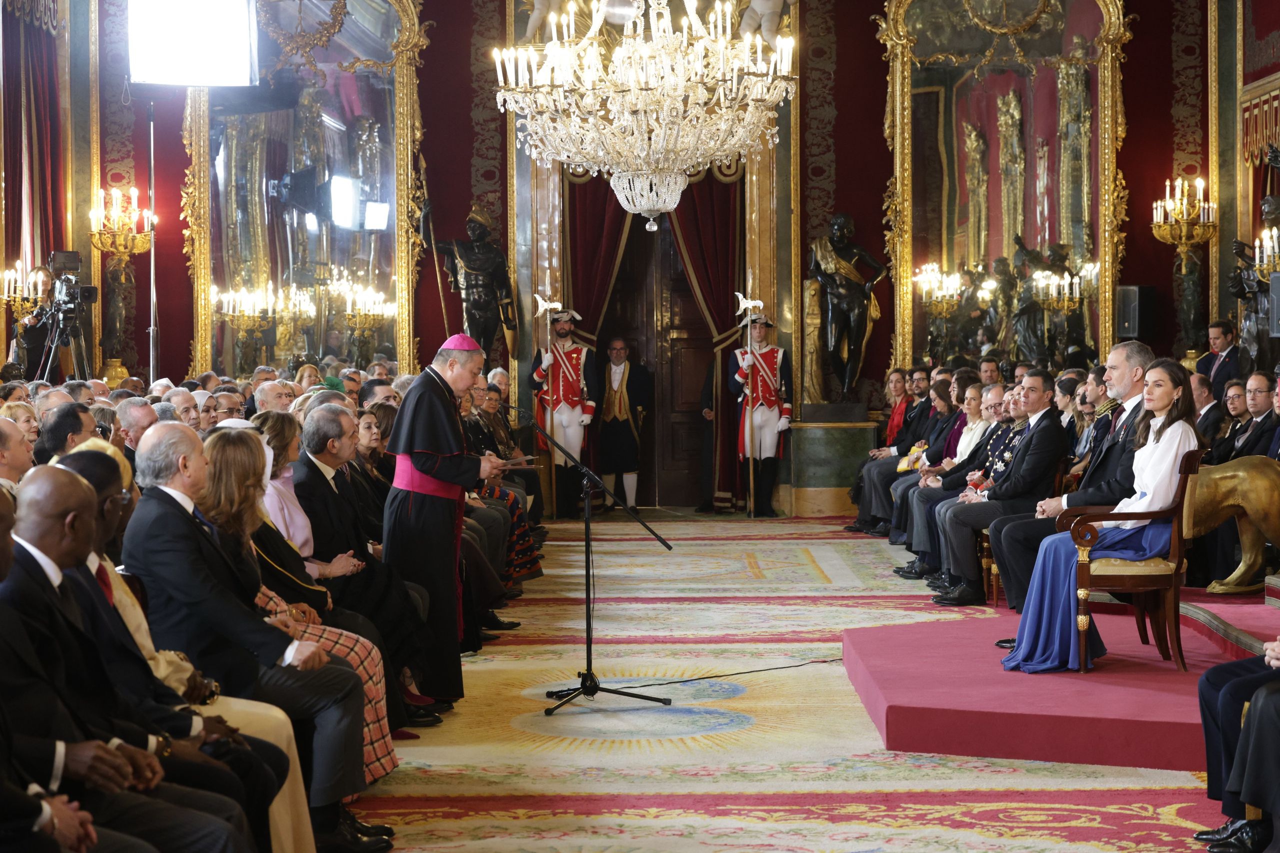 recepcion-cuerpo-diplomatico-palacio-real-2025.jpg