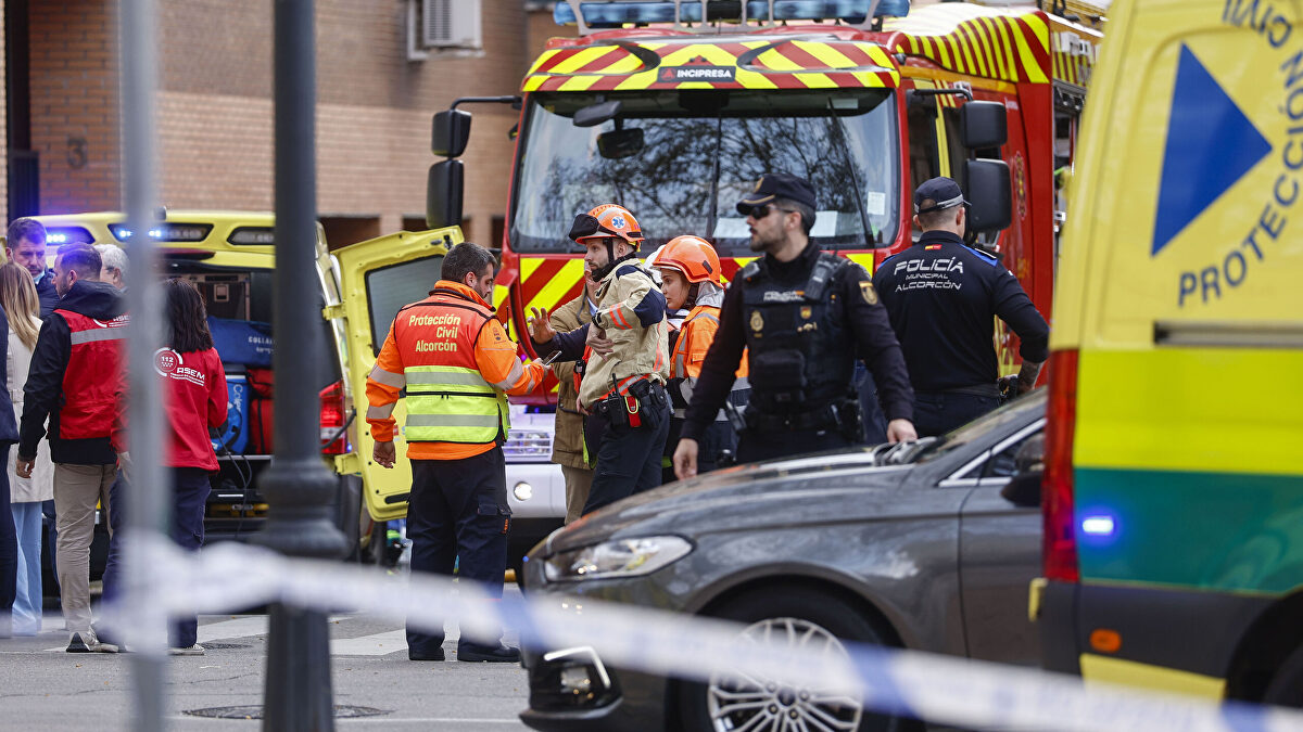 Dos bomberos muertos y uno crítico en un incendio en un garaje de ...