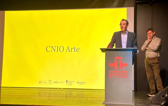 inaugurada-la-muestra-de-cnio-arte-en-el-instituto-cervantes-de-chicago-inaugurada-la-muestra-de-cnio-arte-en-el-instituto-cervantes-de-chicago-4-700x442.jpg