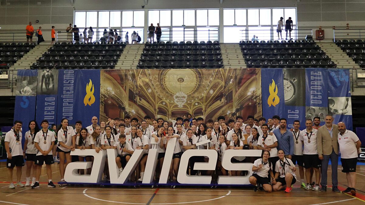 La FMVB triunfa en el CESA 2025 de voleibol y consigue tres medallas ...