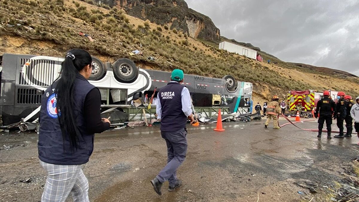 Al menos 15 muertos y 27 heridos al despeñarse un autobús en los Andes ...