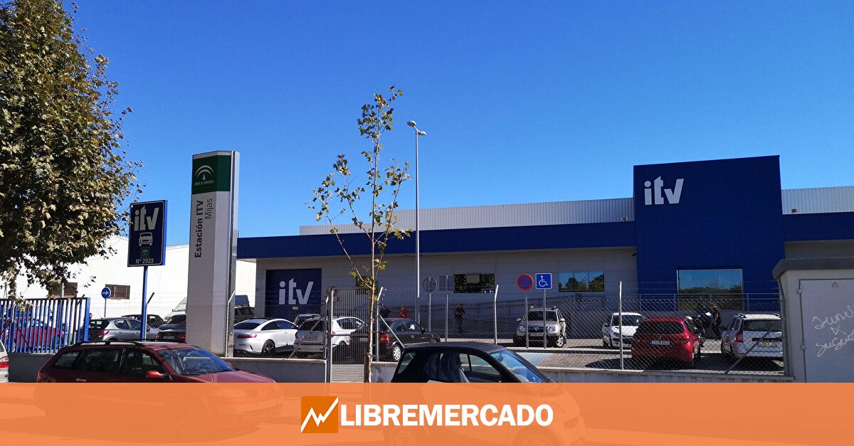 La Junta de Andalucía contrata detectives por más de 240.000 euros para investigar las bajas laborales