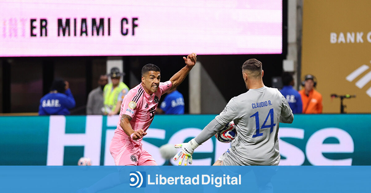 Luis Suárez, sancionado con seis partidos por escupir a un técnico de los Seattle Sounders