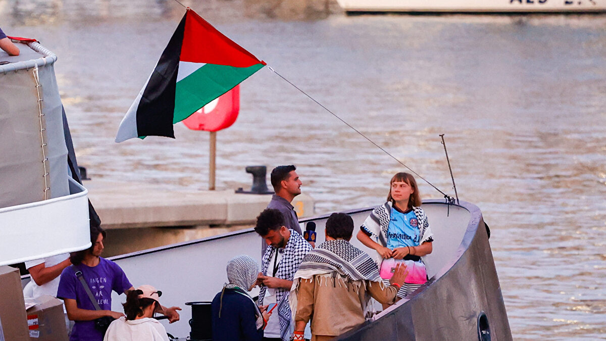 La tertulia de Cuesta: "Es surrealista que un buque militar escolte una flotilla de activistas en aguas internacionales"