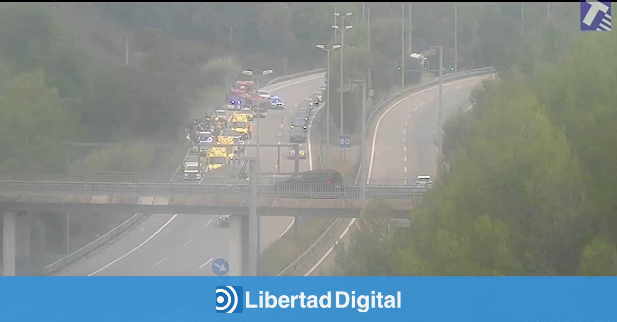 Vuelca un autocar en Barcelona: más de 50 heridos, tres de ellos graves