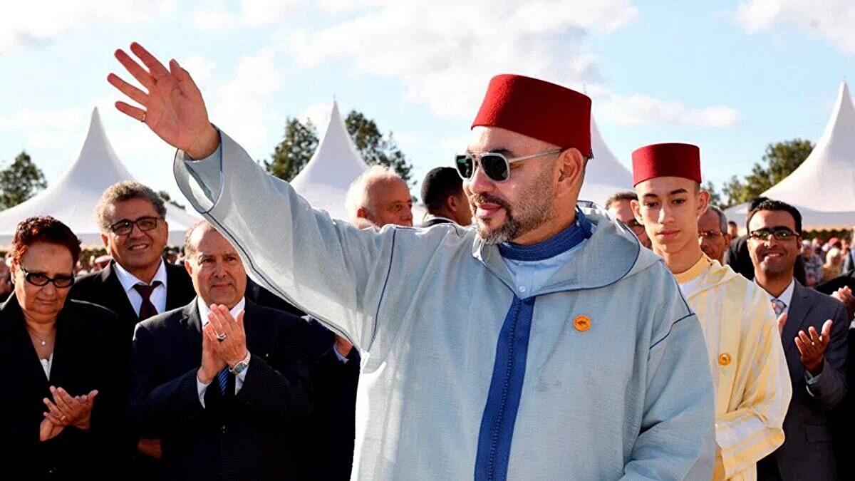 Mohamed VI reaparece en pleno estallido de violencia juvenil y pone fin a los rumores sobre su muerte