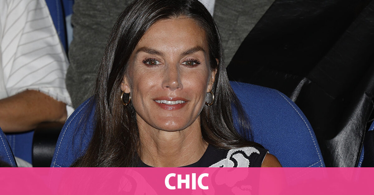 La Reina Letizia vuelve al trabajo con un vestido boho chic inspirado en Dalí, perfecto para esta época del año