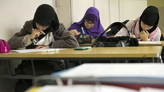 Un instituto de Logroño mantiene la prohibición del uso del hiyab en sus aulas