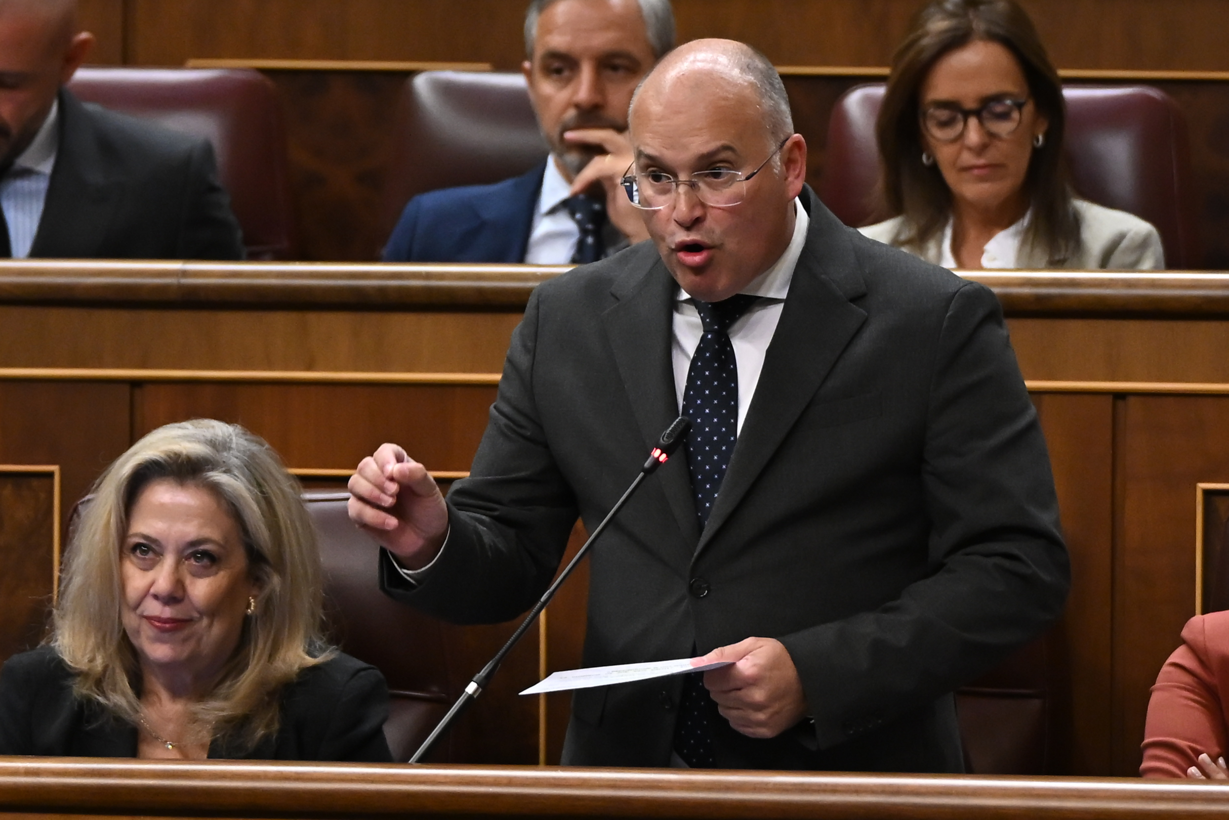 Bolaños saca a Franco y Tellado lo pone frente al espejo: &quot;El que sabe de fosas es Otegi, su socio&quot;