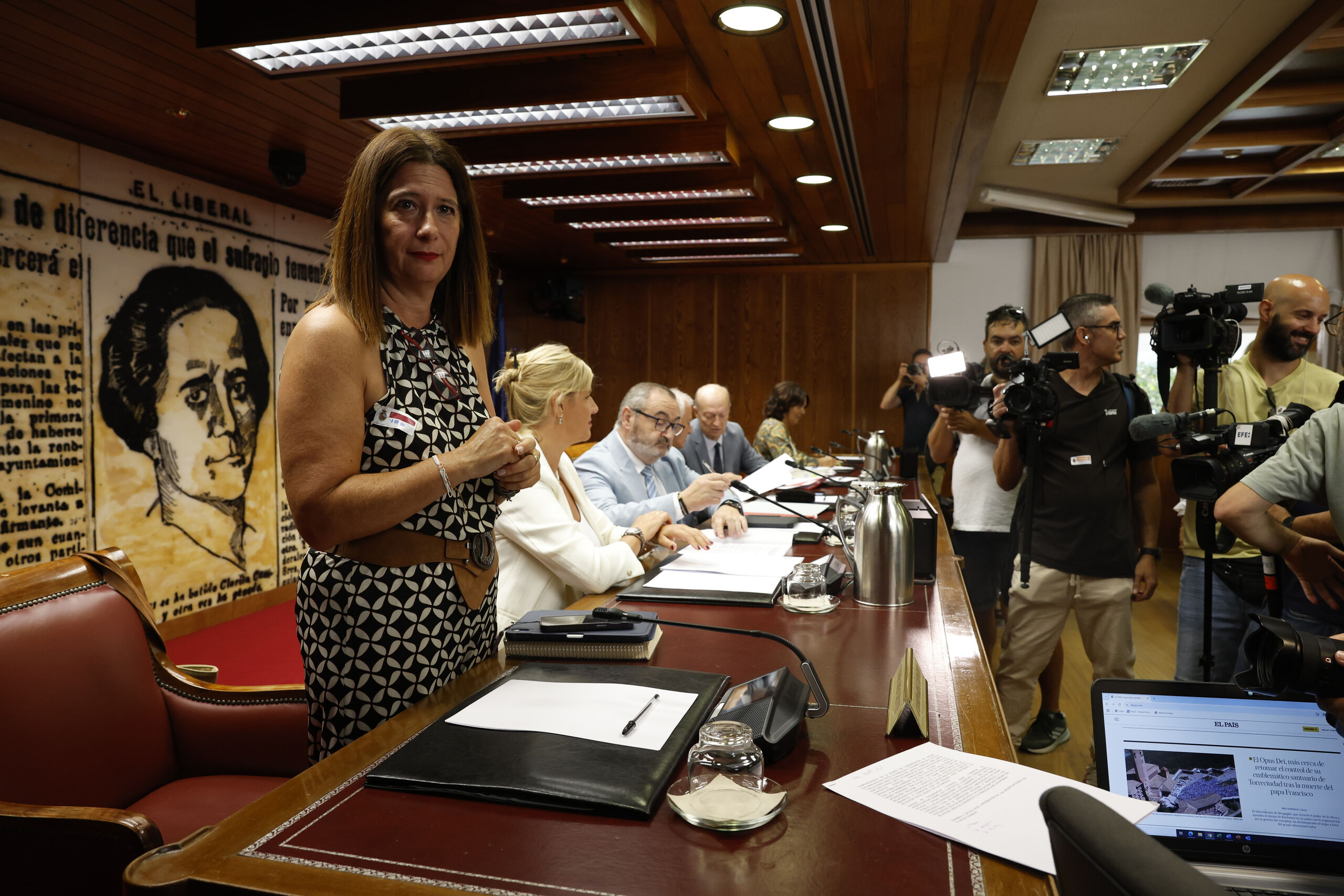El PP reclama el pendrive de Leire Díez y cita a Chivite en el Senado el 29 de septiembre