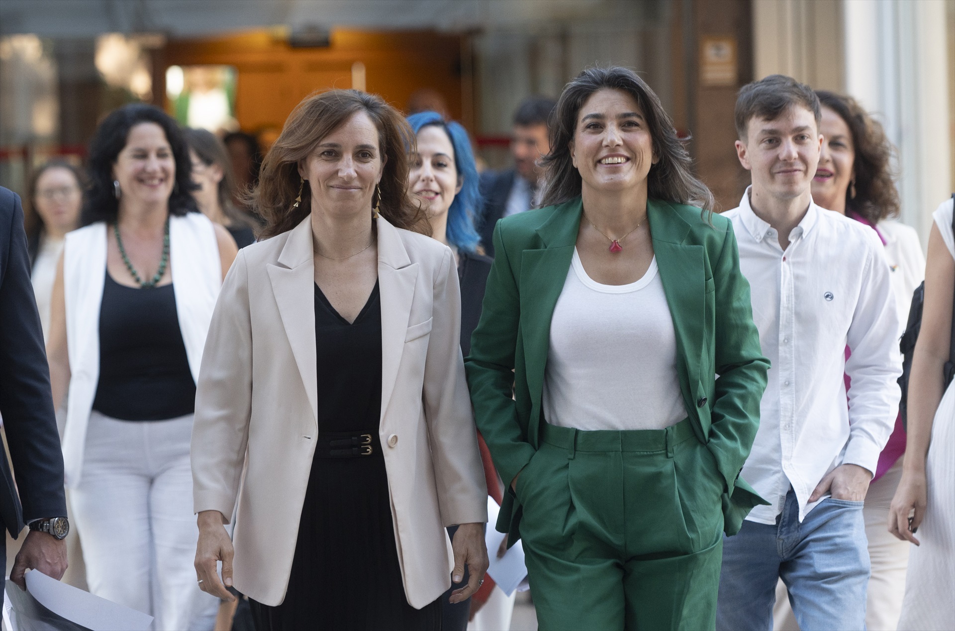 Más Madrid rinde pleitesía a una Mónica García que llama &quot;resentida&quot; a Ayuso en los pasillos