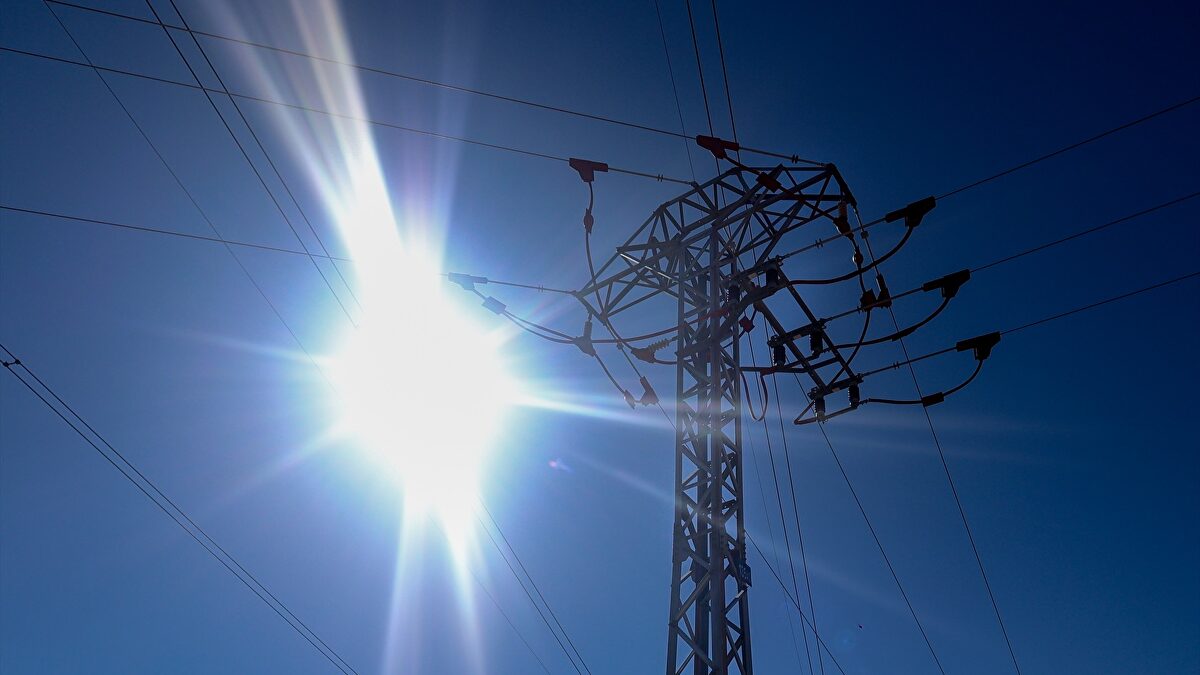 Competencia mueve ficha ante el colapso de la red eléctrica y el riesgo de fuga de inversiones
