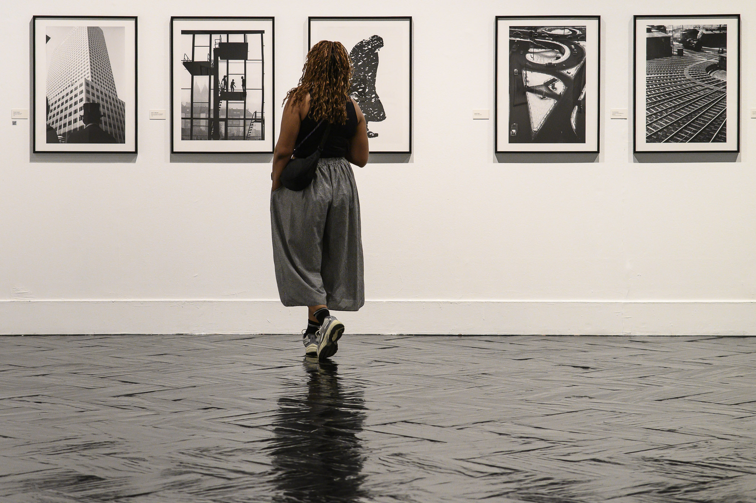 Una espléndida exposición de fotografía celebra en Madrid un siglo de Leica, la cámara más mítica