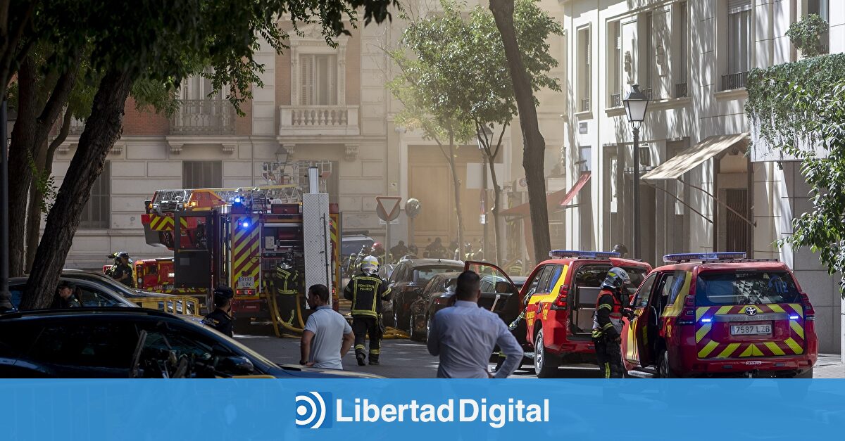 Nueve bomberos heridos, dos de ellos graves, en el incendio de un restaurante en Madrid