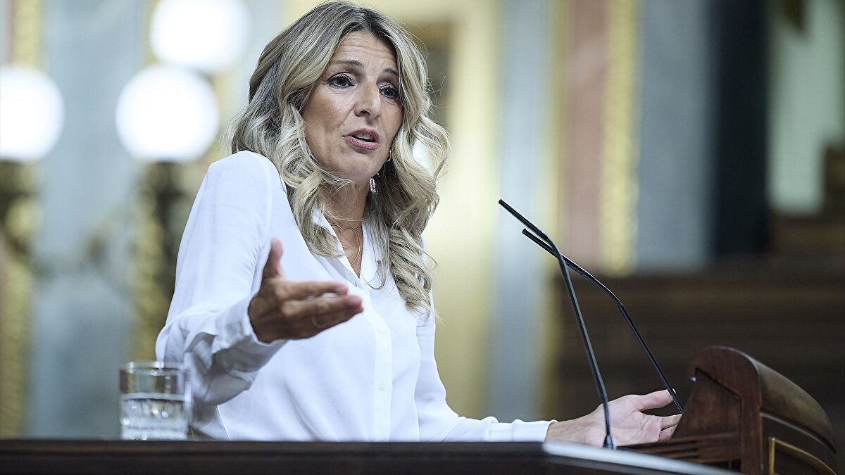 Yolanda Díaz llega al summum: ataca a la IA porque "100 palabras en ChatGPT le cuesta al planeta una botella de agua"