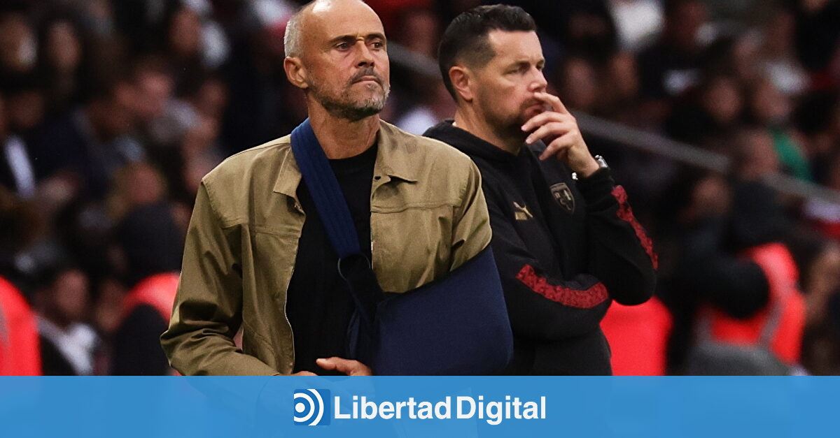 La nueva práctica de Luis Enrique: ver la primera mitad en la grada, algo prohibido en España