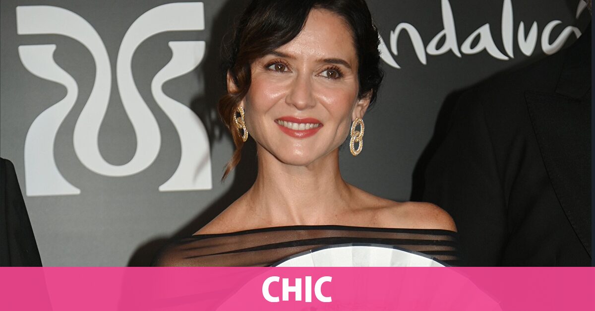 Sevilla se rinde ante Isabel Díaz Ayuso en los premios de la revista Escaparate