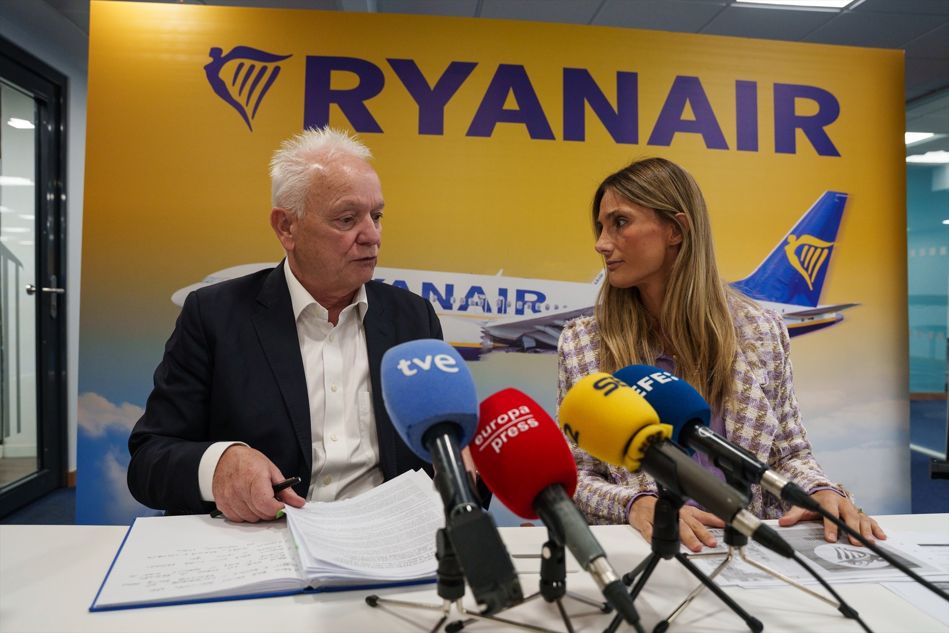 Ryanair comienza la criba de empleados en España