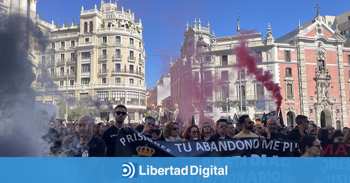 Los funcionarios de prisiones estallan contra Marlaska y cortan Madrid con el apoyo de Ortega Lara