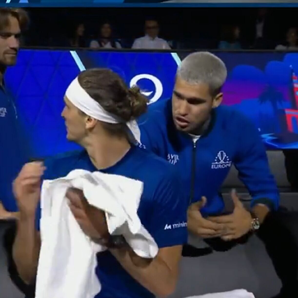 La soberbia de Zverev: ni mira a Alcaraz cuando el campeón de Grand Slams intenta ayudarle