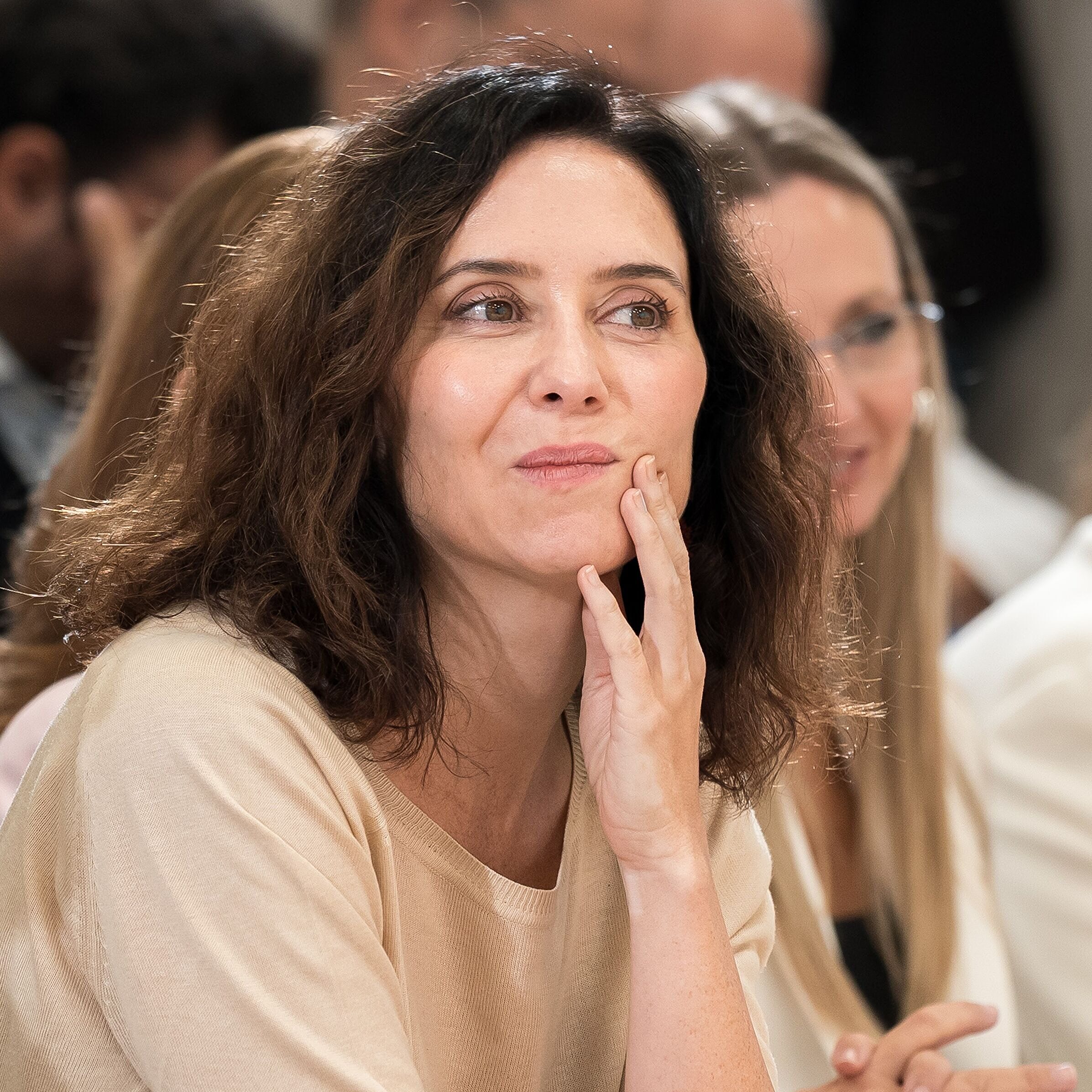 Ayuso vincula el procesamiento de su novio con el de David Sánchez y evita censurar a su jefe de Gabinete