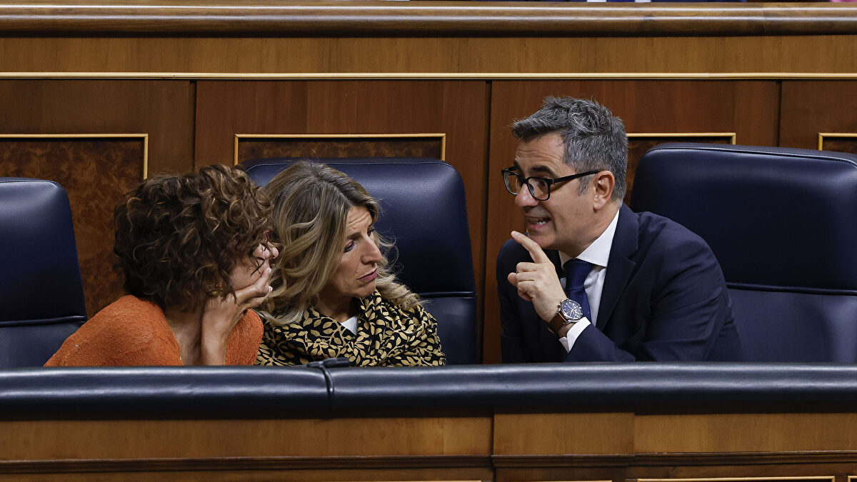 El Gobierno pone en duda la imparcialidad de Peinado y se burla de la decisión: "Es surrealista"