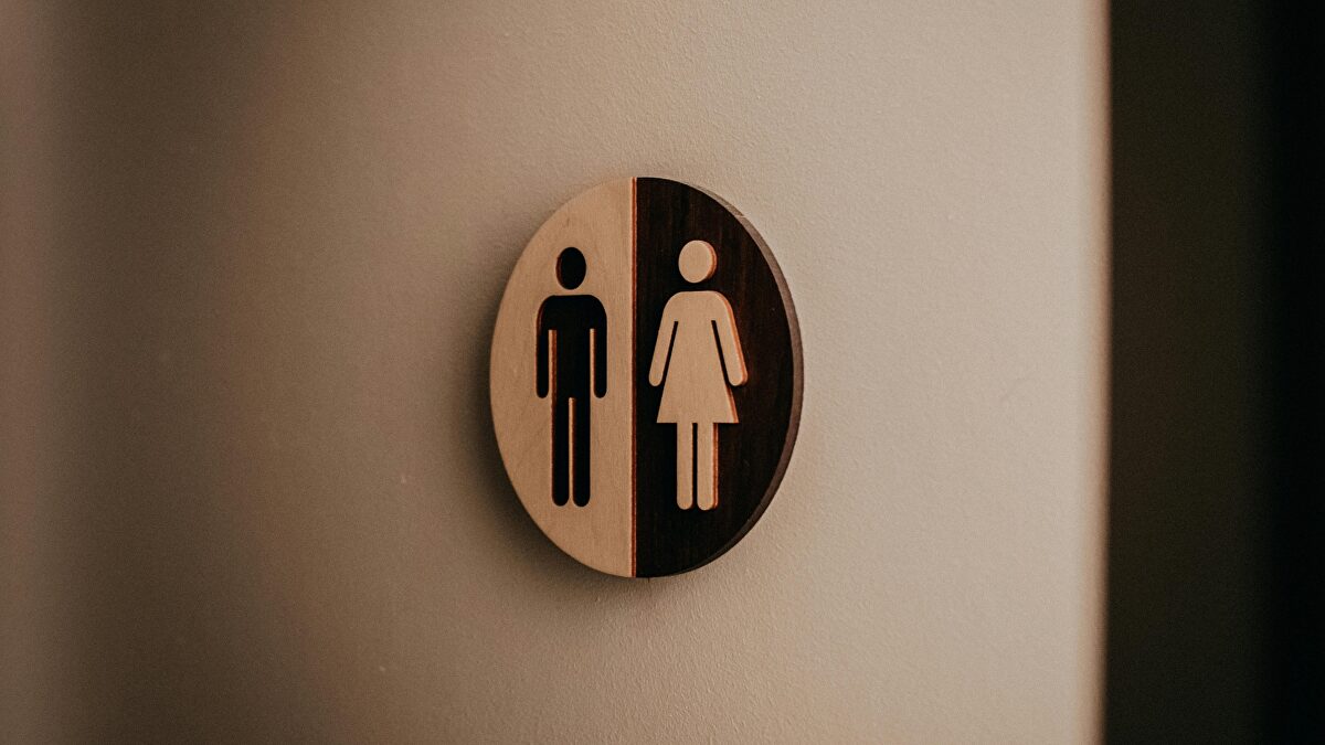 Detienen a un trabajador de un centro comercial de Jerez por grabar a mujeres en el baño