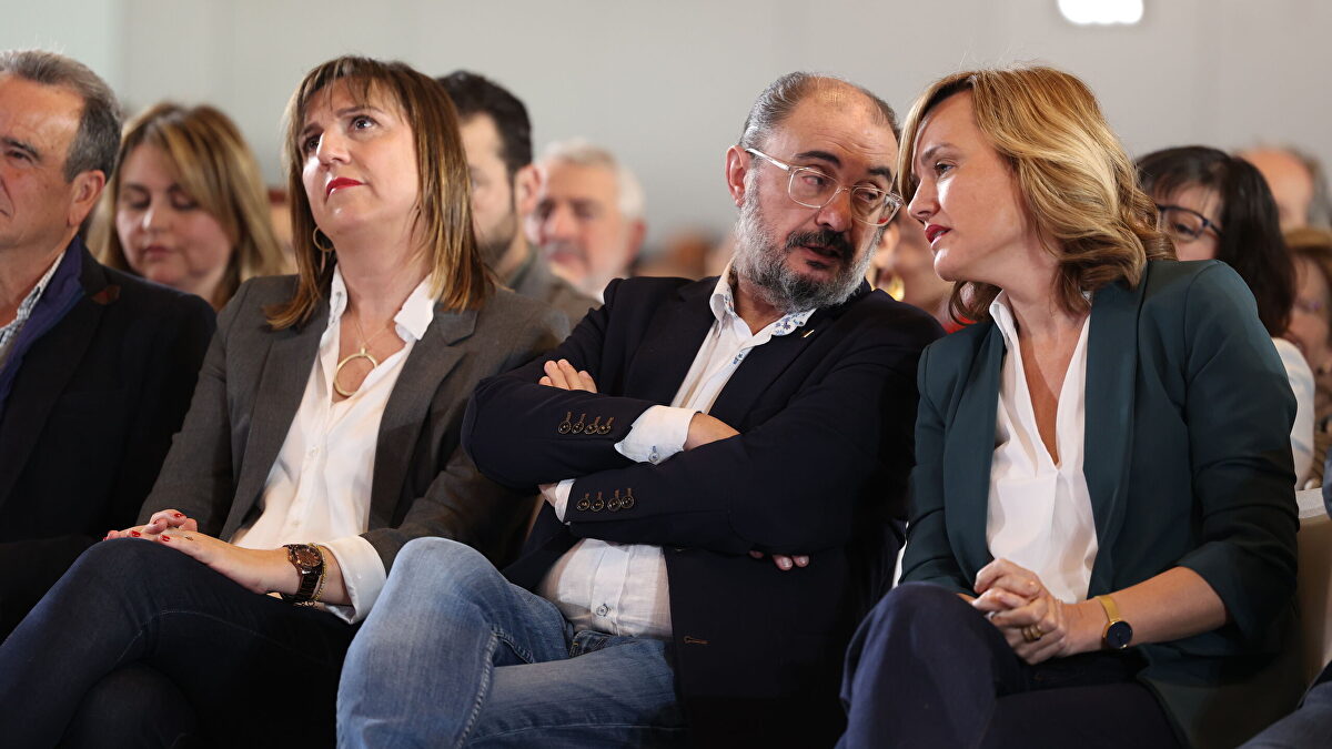 Azcón concede a Lambán el premio Gabriel Cisneros y el PSOE se niega a aplaudir