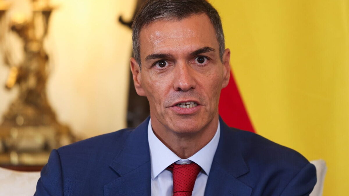 Editorial de Cuesta: "Pedro Sánchez pacta con todo lo que rompe España y la está entregando a trozos"