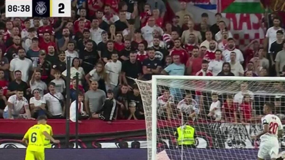 Los ultras de izquierda del Sevilla insultan al israelí Solomon y les responde con el gol de la victoria