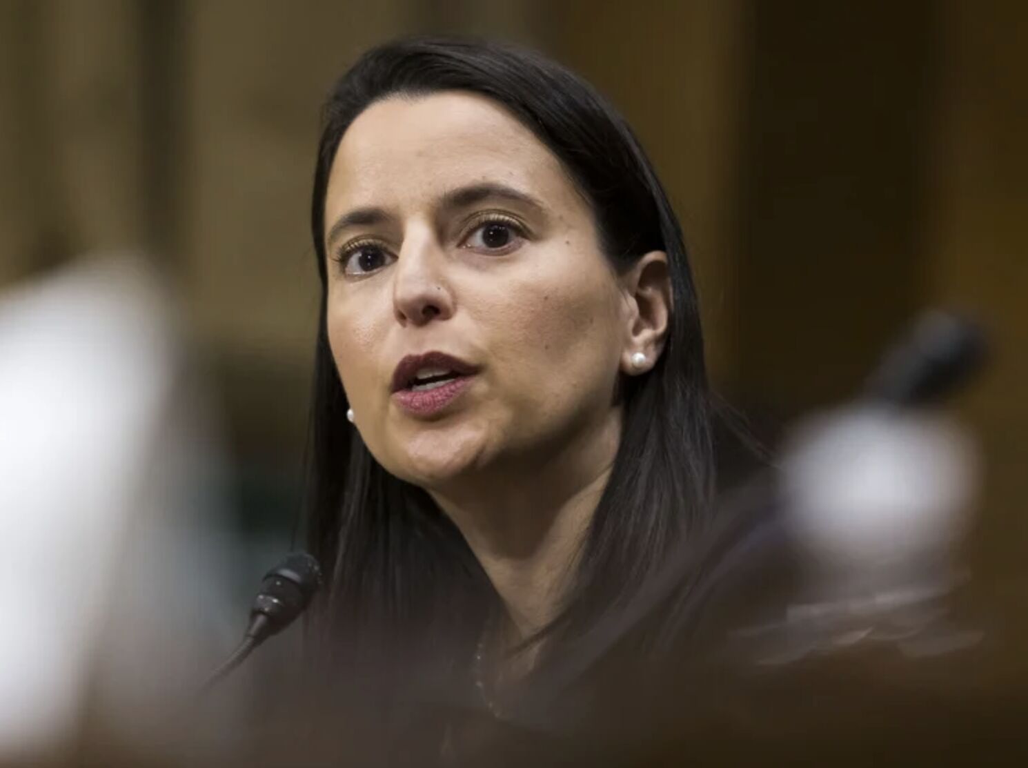 Una juez de EEUU pone contra las cuerdas a Sánchez por los impagos a las renovables