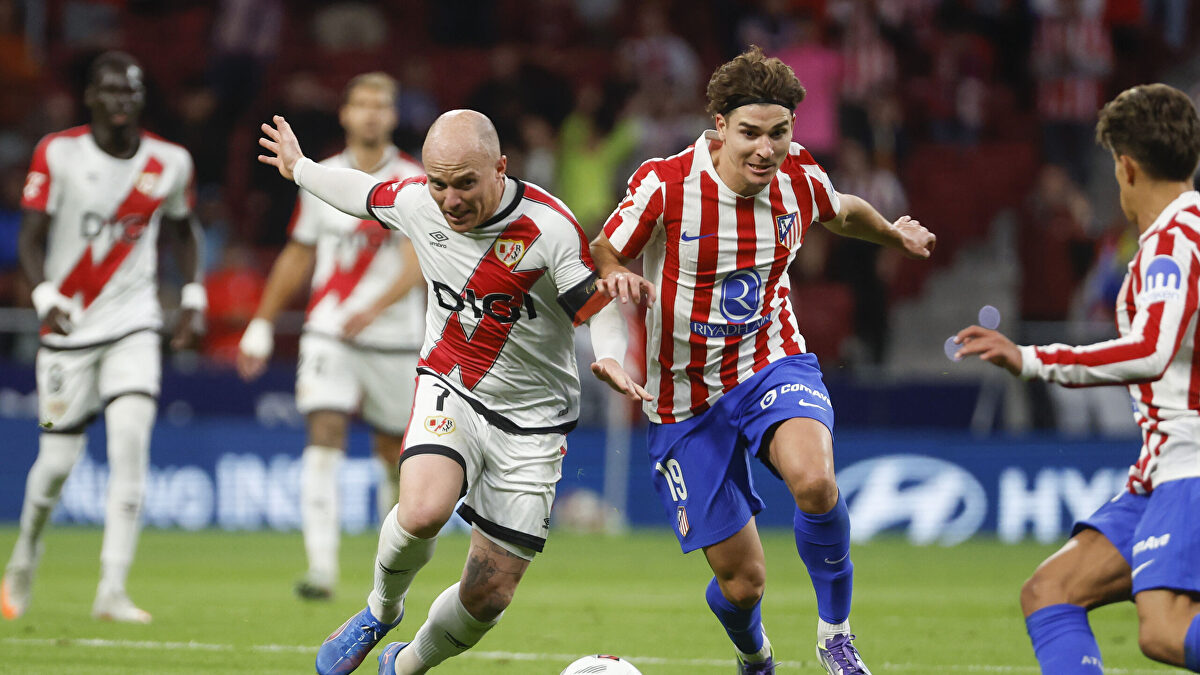 Julián Álvarez y la épica disimulan la mediocridad del Atlético de Madrid ante un bravo Rayo Vallecano (3-2)