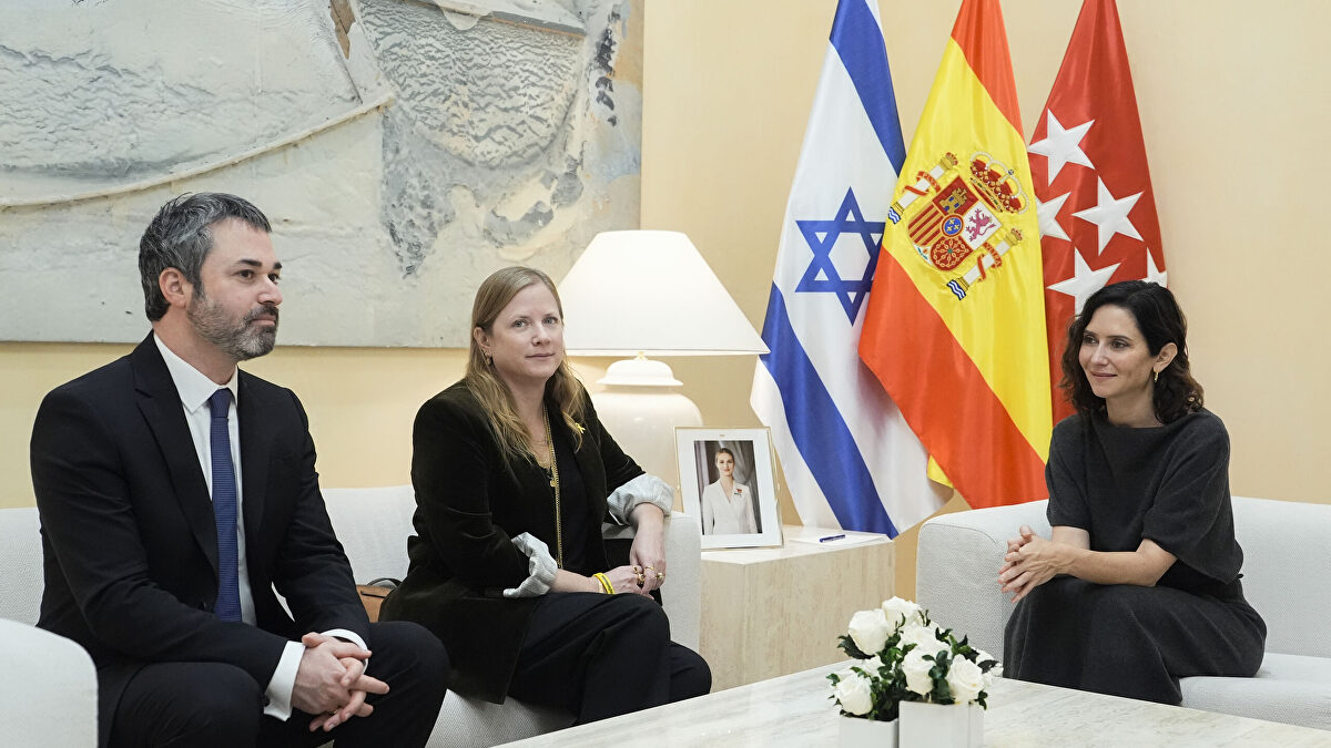 Ayuso recibe en Sol a la número uno de la Embajada de Israel en España y rechaza el señalamiento de judíos en Madrid