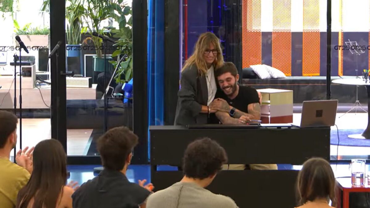 Víctor Elías en OT2025 y los 'triunfitos' no reconocen al actor convertido en cantante