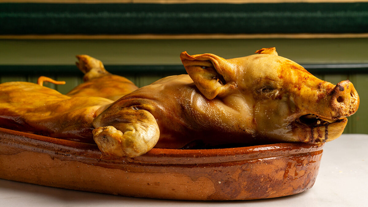 VelascoAbellà celebra los 130 años de Casa Duque con un menú único con judiones de La Granja y cochinillo