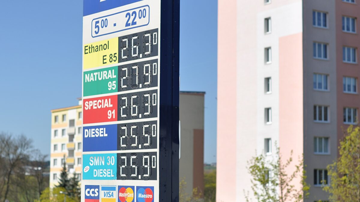 Desarticulan una trama que vendía carburante adulterado en gasolineras 'low cost' del Levante